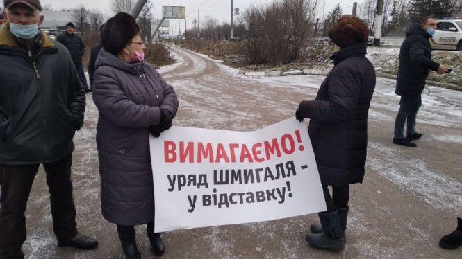 Новини Житомира - фото з Житомиряни вчергове мітингують проти підняття тарифів на комунальні послуги. Анонс наступного зібрання. ВІДЕО Житомиряни вчергове мітингують проти підняття тарифів на комунальні послуги. Анонс наступного зібрання. ВІДЕО, фото №1 на сайті 20minut.ua