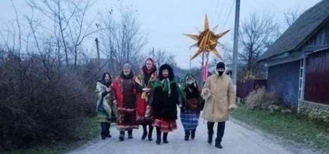 Новини Вінниці - фото з Хочуть мати свою щедрівку і колядку. Як у Безводному Маланку водили і що земляків просили Хочуть мати свою щедрівку і колядку. Як у Безводному Маланку водили і що земляків просили, фото №9 на сайті 20minut.ua