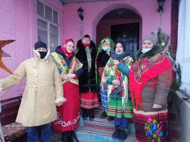Новини Вінниці - фото з Хочуть мати свою щедрівку і колядку. Як у Безводному Маланку водили і що земляків просили Хочуть мати свою щедрівку і колядку. Як у Безводному Маланку водили і що земляків просили, фото №1 на сайті 20minut.ua