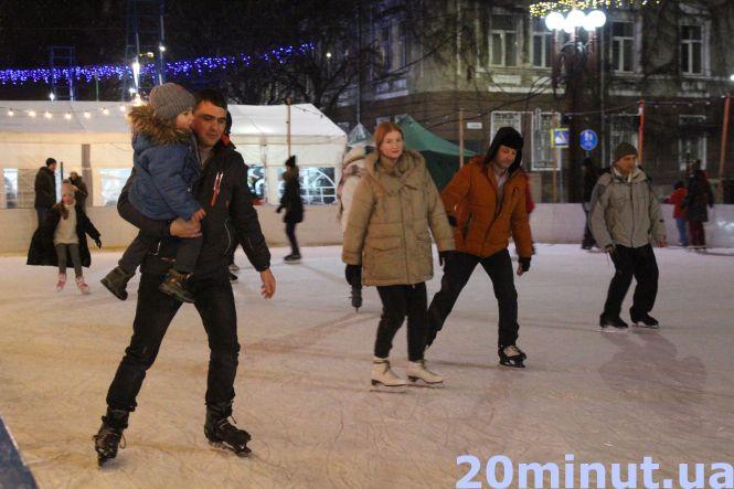 Новини Тернополя - фото з Розваги у локдаун: як тернополяни відпочивають після роботи та дистанційного навчання (РЕПОРТАЖ) Розваги у локдаун: як тернополяни відпочивають після роботи та дистанційного навчання (РЕПОРТАЖ), фото №1 на сайті 20minut.ua
