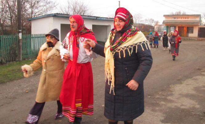 Новини Вінниці - фото з Хочуть мати свою щедрівку і колядку. Як у Безводному Маланку водили і що земляків просили Хочуть мати свою щедрівку і колядку. Як у Безводному Маланку водили і що земляків просили, фото №7 на сайті 20minut.ua