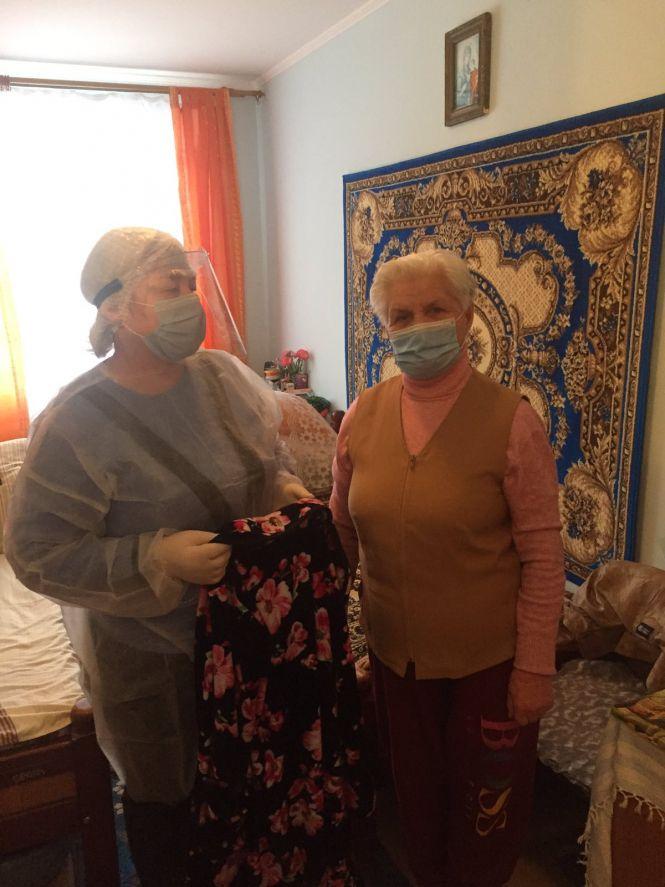 Новини Тернополя - фото з "Старість... вона і страшна буває" : тернополянка майже півстоліття працює в геріатричному пансіонаті "Старість... вона і страшна буває" : тернополянка майже півстоліття працює в геріатричному пансіонаті, фото №3 на сайті 20minut.ua