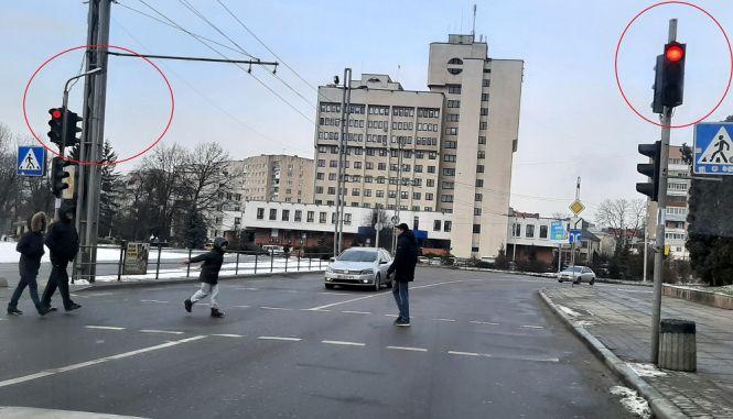 Новини Тернополя - фото з Ми перевірили: чи замінили за рік дорожні знаки, які були в плачевному стані, або стояли “не там" і "не так" Ми перевірили: чи замінили за рік дорожні знаки, які були в плачевному стані, або стояли “не там" і "не так", фото №11 на сайті 20minut.ua