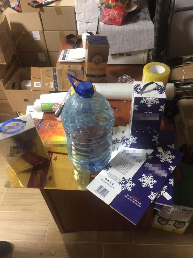 Новини Житомира - фото з Під виглядом елітного алкоголю житомиряни налагодили випуск і реалізацію фальсифікату Під виглядом елітного алкоголю житомиряни налагодили випуск і реалізацію фальсифікату, фото №2 на сайті 20minut.ua