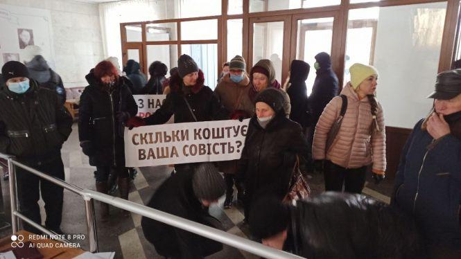 Мітинг дійшов і до Житомирської ОДА: протестувальники погрожують новим Майданом, фото №3 на сайті 20minut.ua