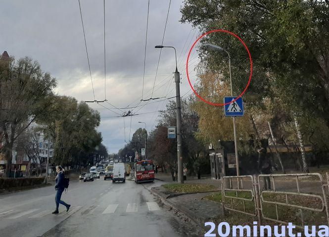 Новини Тернополя - фото з Ми перевірили: чи замінили за рік дорожні знаки, які були в плачевному стані, або стояли “не там" і "не так" Ми перевірили: чи замінили за рік дорожні знаки, які були в плачевному стані, або стояли “не там" і "не так", фото №16 на сайті 20minut.ua