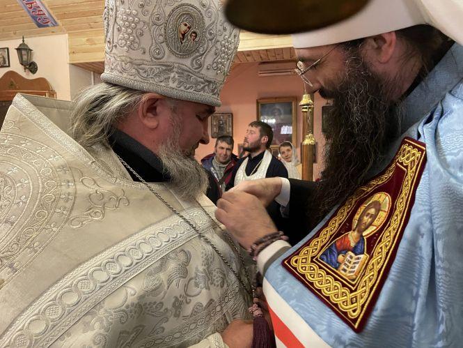 Новини Козятина - фото з Вєчірнє богослужіння та колядки: Козятинщину відвідав Митрополит Вінницький і Барський Варсонофій Вєчірнє богослужіння та колядки: Козятинщину відвідав Митрополит Вінницький і Барський Варсонофій, фото №4 на сайті 20minut.ua