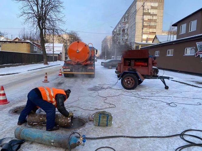 Новини Житомира - фото з У Житомирі через аварію на тепломережі без опалення залишились більше 30 будинків. ОНОВЛЕНО У Житомирі через аварію на тепломережі без опалення залишились більше 30 будинків. ОНОВЛЕНО, фото №8 на сайті 20minut.ua