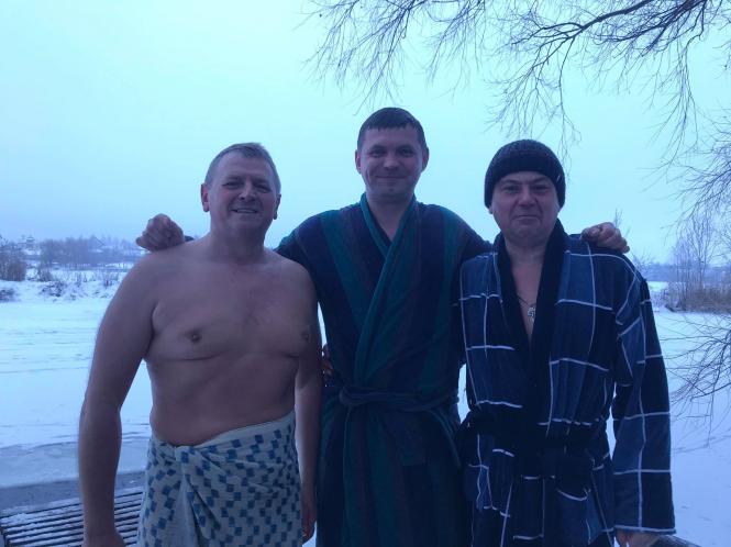 Новини Хмельницького - фото з “Відчуття не зрівняються ні з горілкою, ні з жінкою”. Як хмельничани пірнали в ополонку при -16 (ВІДЕО) Нет описания.