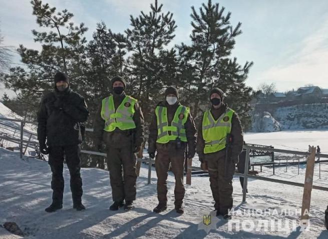 Новини Вінниці - фото з Водохреща під час карантину: вінницькі поліцейські стежать за порушниками Водохреща під час карантину: вінницькі поліцейські стежать за порушниками, фото №1 на сайті 20minut.ua