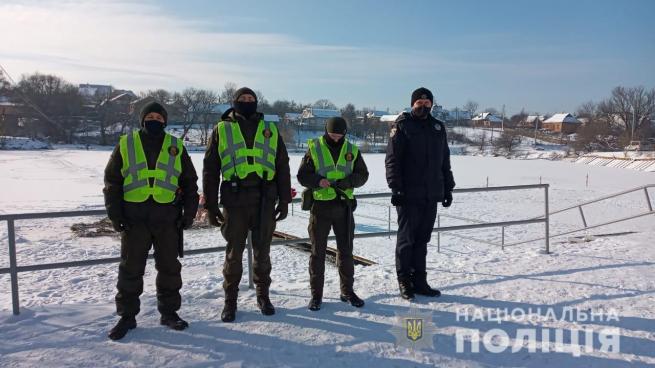 Новини Вінниці - фото з Водохреща під час карантину: вінницькі поліцейські стежать за порушниками Водохреща під час карантину: вінницькі поліцейські стежать за порушниками, фото №4 на сайті 20minut.ua