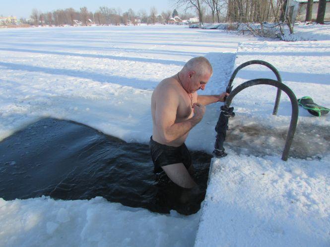 Як на Водохреще козятинчани в ополонках купалися (+ФОТО), фото №2 на сайті 20minut.ua