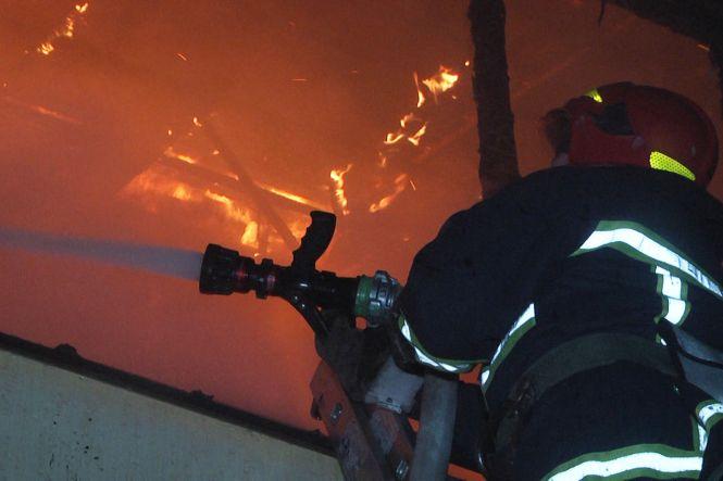 Пожежа під Хмельницьким: майже вщент згорів будинок  (ФОТО, ВІДЕО), фото №3 на сайті vsim.ua