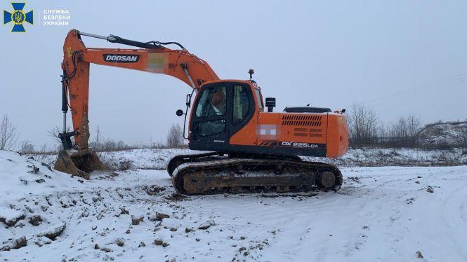 На Хмельниччині нелегально видобували корисні копалини на мільйони гривень (ФОТО), фото №2 на сайті vsim.ua