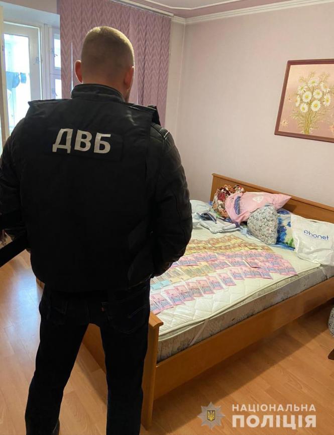 Новини Вінниці - фото з На «зоні» вінничанин продовжував «грабувати» чужі банківські картки На «зоні» вінничанин продовжував «грабувати» чужі банківські картки, фото №4 на сайті 20minut.ua