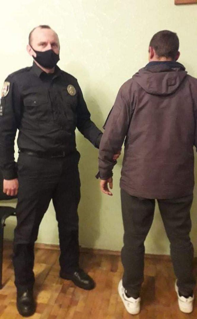 Новини Вінниці - фото з На залізничному вокзалі евакуювали всіх пасажирів. Що там відбувається? На залізничному вокзалі евакуювали всіх пасажирів. Що там відбувається?, фото №4 на сайті 20minut.ua