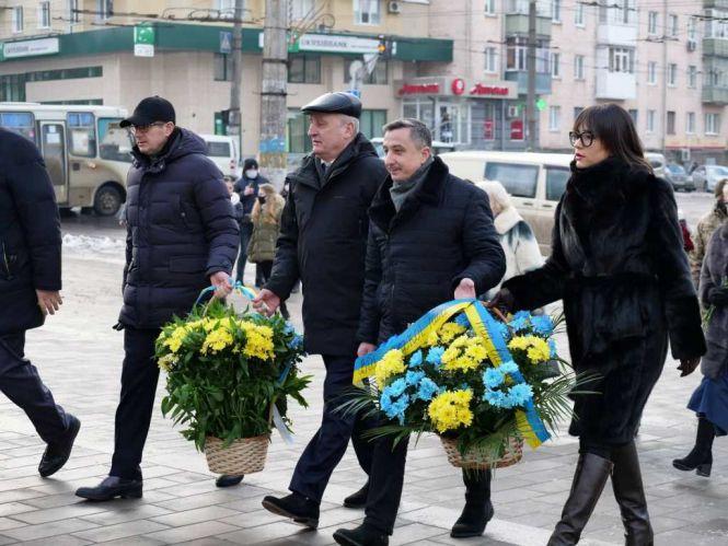 Новини Житомира - фото з У Житомирі відзначили День Соборності У Житомирі відзначили День Соборності, фото №1 на сайті 20minut.ua