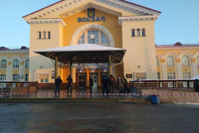 На залізничному вокзалі евакуювали всіх пасажирів. Що там відбувається?