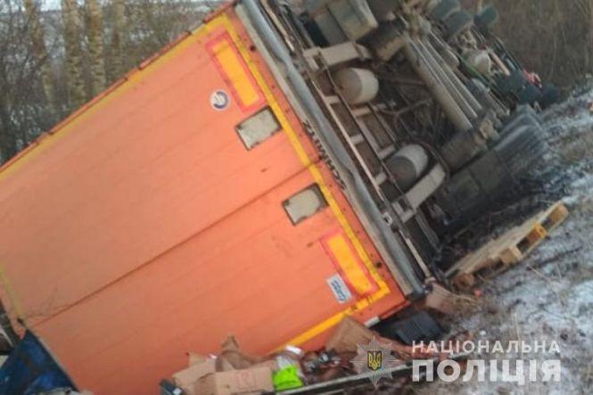 На перехресті з дорогою Обхід Тернополя Audi A6 зіткнулося з вантажівкою: є постраждалі (ФОТО), фото №1 на сайті 20minut.ua