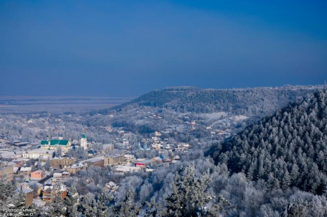 Новини Тернополя - фото з Ловіть зиму за хвіст! Ми підготували ТОП небанальних та бюджетних місць для відпочинку в Карпатах Засніжений Кременець вражає своєю зимовою красою (ФОТО) | Новини Тернополя та області - Галас