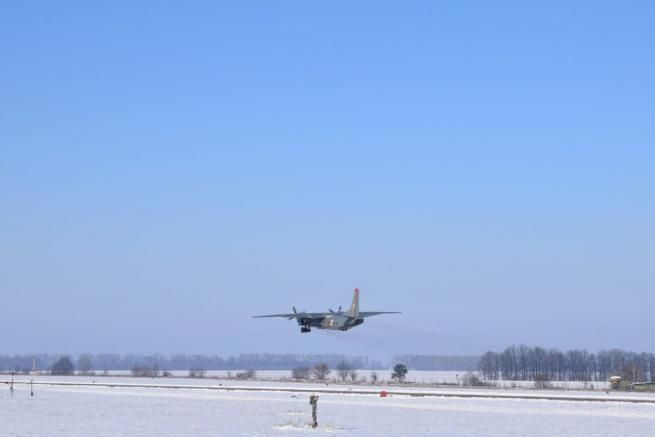 Новини Вінниці - фото з У військовій частині ім. Дмитра Майбороди відбулись планові польоти У військовій частині ім. Дмитра Майбороди відбулись планові польоти, фото №3 на сайті 20minut.ua