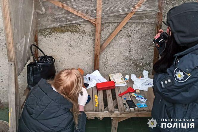 Новини Хмельницького - фото з "У коробці з-під дитячого харчування": хмельничанку затримали з наркотиками (ФОТО) "У коробці з-під дитячого харчування": хмельничанку затримали з наркотиками (ФОТО), фото №2 на сайті vsim.ua