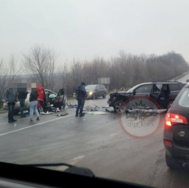 Новини Хмельницького - фото з На Хмельниччині зіткнулися два авто: постраждав водій На Хмельниччині зіткнулися два авто: постраждав водій, фото №2 на сайті vsim.ua