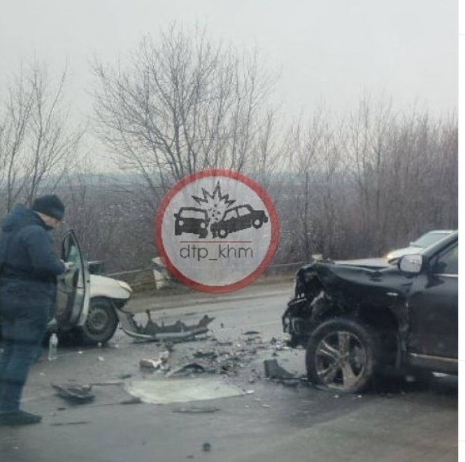 Новини Хмельницького - фото з На Хмельниччині зіткнулися два авто: постраждав водій На Хмельниччині зіткнулися два авто: постраждав водій, фото №3 на сайті vsim.ua