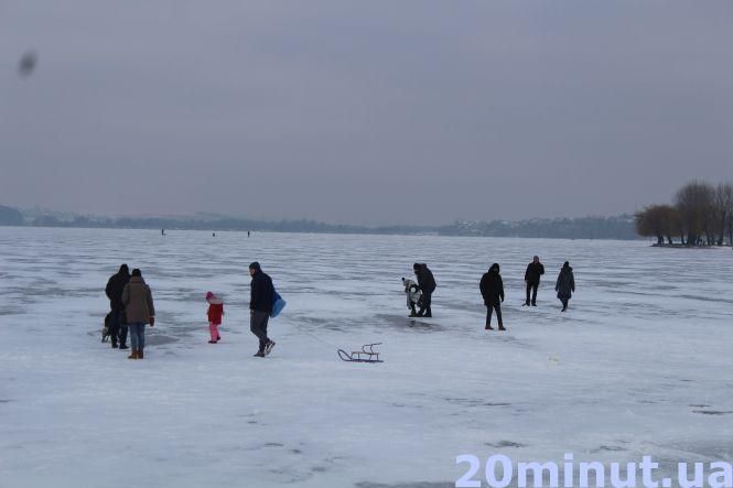 Новини Тернополя - фото з Небезпечні забави: як тернополяни відпочивають на замерзлих водоймах. Що варто пам'ятати?