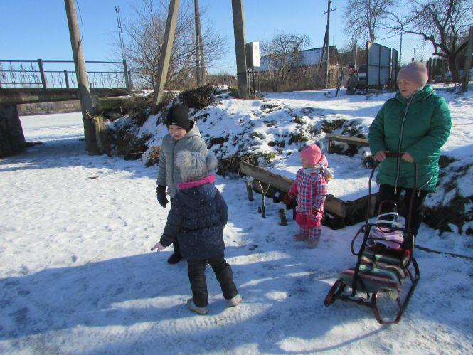 Прогулянка Козятинщиною: нечистоти на дорозі, аварійні дерева, жінка-кочегар, фото №2 на сайті 20minut.ua