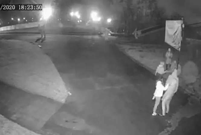 Новини Житомира - фото з Били руками і ногами: з’явились нові подробиці у справі побиття футболіста в парку Гагаріна Били руками і ногами: з’явились нові подробиці у справі побиття футболіста в парку Гагаріна, фото №1 на сайті 20minut.ua