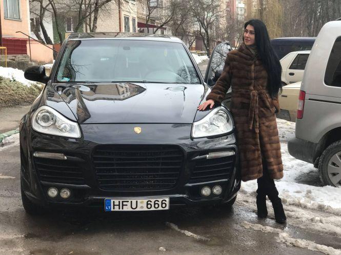 Новини Тернополя - фото з Подарунки коханим на мільйон! Tesla i Porsche: на яких ще автомобілях їздять відомі тернополянки Подарунки коханим на мільйон! Tesla i Porsche: на яких ще автомобілях їздять відомі тернополянки, фото №8 на сайті 20minut.ua