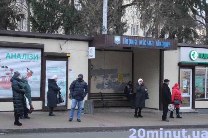 Новини Тернополя - фото з Двері зачиняють перед носом! Чи важко "пробитися" у громадський транспорт: ми перевірили Двері зачиняють перед носом! Чи важко "пробитися" у громадський транспорт: ми перевірили, фото №1 на сайті 20minut.ua