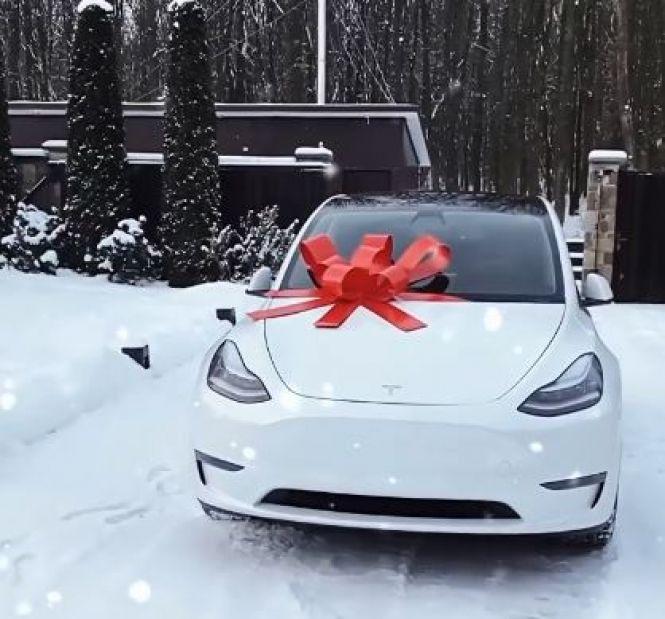 Новини Тернополя - фото з Подарунки коханим на мільйон! Tesla i Porsche: на яких ще автомобілях їздять відомі тернополянки Подарунки коханим на мільйон! Tesla i Porsche: на яких ще автомобілях їздять відомі тернополянки, фото №1 на сайті 20minut.ua