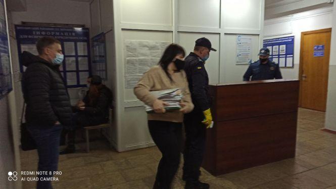 Новини Житомира - фото з Журналістів знову не допустили до засідання справи ТОВ «Аскона Південь»: написали заяву до поліції Журналістів знову не допустили до засідання справи ТОВ «Аскона Південь»: написали заяву до поліції, фото №2 на сайті 20minut.ua