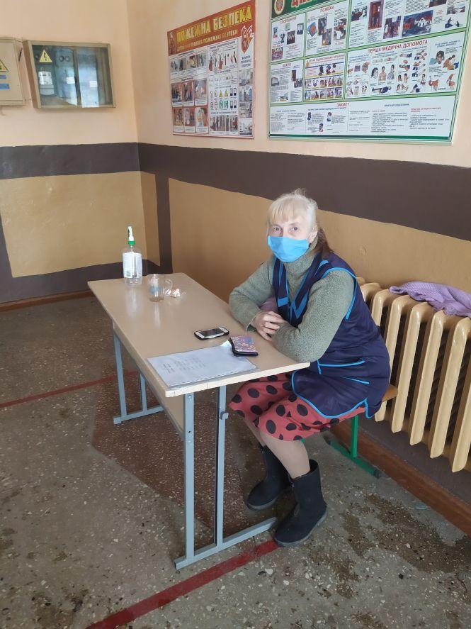 «Раді, що побачили один одного»: для учнів відновили навчання. Репортаж зі школи №9, фото №1 на сайті 20minut.ua