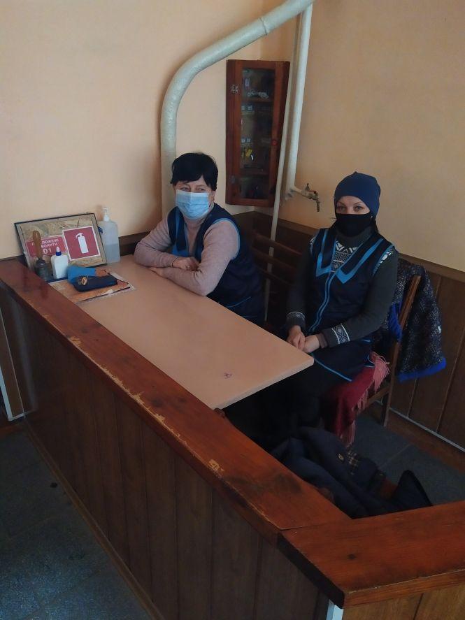 «Раді, що побачили один одного»: для учнів відновили навчання. Репортаж зі школи №9, фото №2 на сайті 20minut.ua