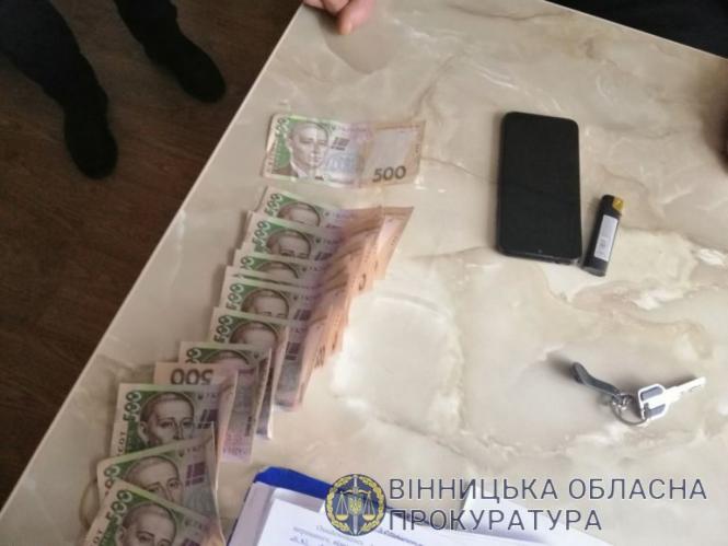 Новини Вінниці - фото з У посадовця з «Вінницяобленерго» крім хабаря знайшли ще 120 тисяч гривень У посадовця з «Вінницяобленерго» крім хабаря знайшли ще 120 тисяч гривень, фото №1 на сайті 20minut.ua