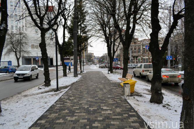 Новини Хмельницького - фото з Таємний підрядник та незвичайні лавки: на Свободи з’явився бульвар для відпочинку (ФОТО) Таємний підрядник та незвичайні лавки: на Свободи з’явився бульвар для відпочинку (ФОТО), фото №8 на сайті vsim.ua