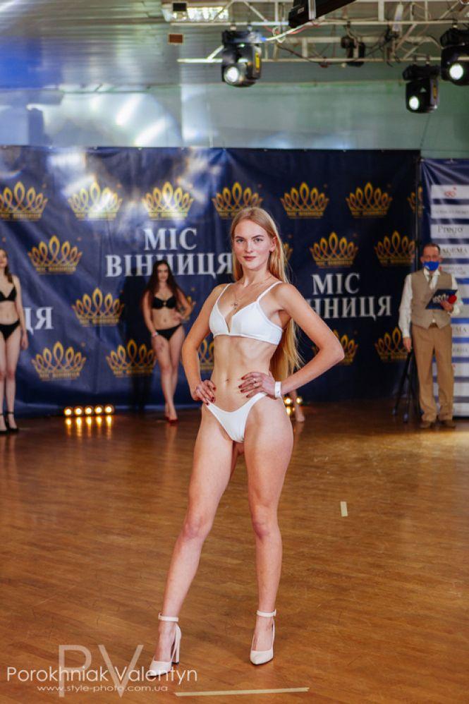 Новини Вінниці - фото з В купальниках і масках. Як обирали фіналісток конкурсу краси «Міс Вінниця 2021» В купальниках і масках. Як обирали фіналісток конкурсу краси «Міс Вінниця 2021», фото №8 на сайті 20minut.ua