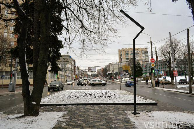 Новини Хмельницького - фото з Таємний підрядник та незвичайні лавки: на Свободи з’явився бульвар для відпочинку (ФОТО) Таємний підрядник та незвичайні лавки: на Свободи з’явився бульвар для відпочинку (ФОТО), фото №7 на сайті vsim.ua