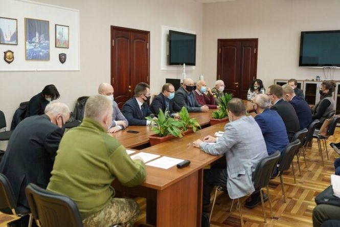 На Байковому кладовищі у Києві відзначили 70-у річницю з дня народження космонавта Леоніда Каденюка, фото №2 на сайті 20minut.ua