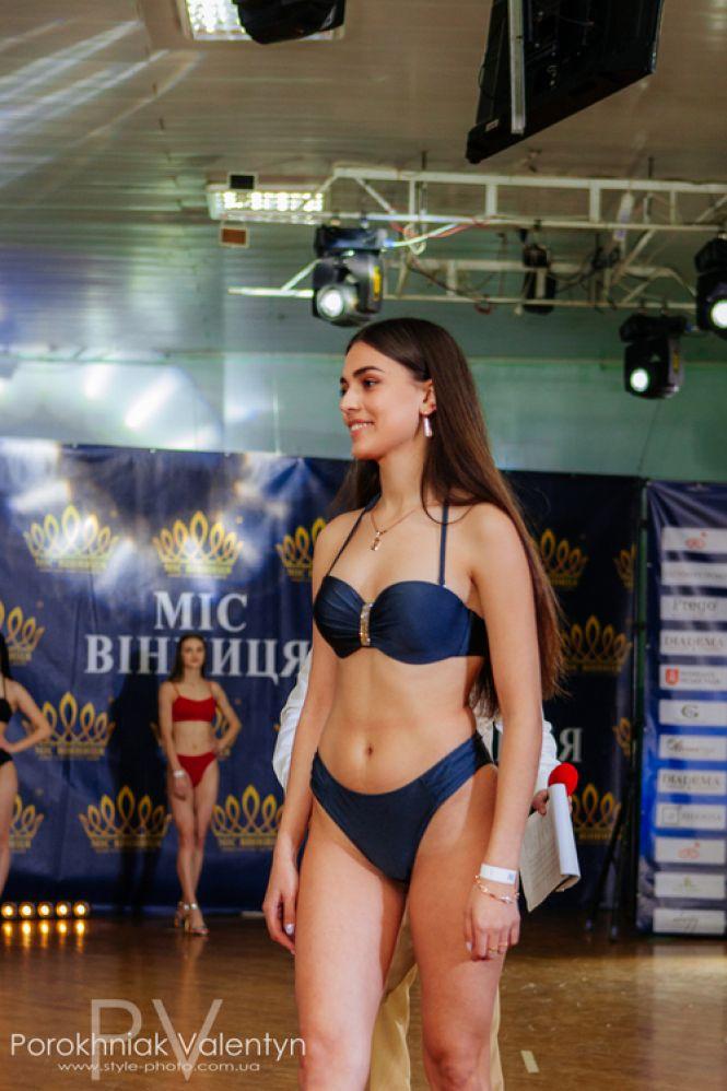 Новини Вінниці - фото з В купальниках і масках. Як обирали фіналісток конкурсу краси «Міс Вінниця 2021» В купальниках і масках. Як обирали фіналісток конкурсу краси «Міс Вінниця 2021», фото №19 на сайті 20minut.ua