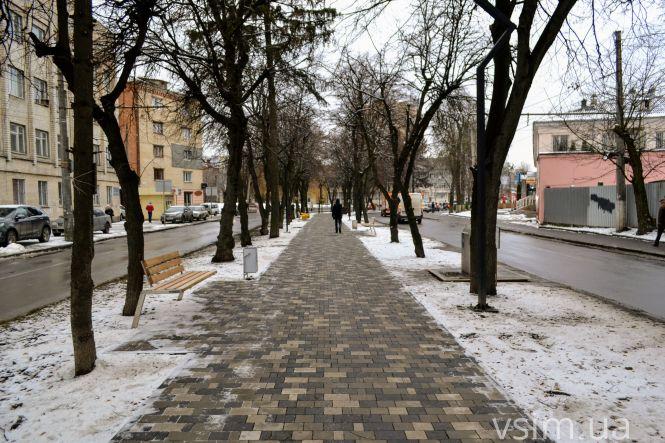 Новини Хмельницького - фото з Таємний підрядник та незвичайні лавки: на Свободи з’явився бульвар для відпочинку (ФОТО) Таємний підрядник та незвичайні лавки: на Свободи з’явився бульвар для відпочинку (ФОТО), фото №1 на сайті vsim.ua