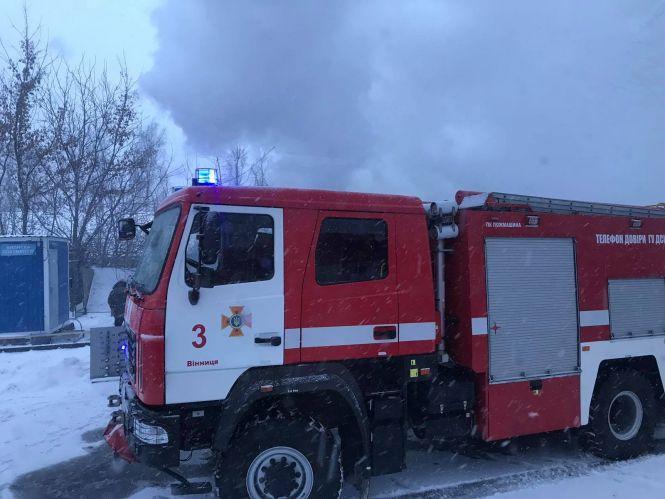 Новини Вінниці - фото з На Шепеля рятувальники гасили палаючий будівельний вагончик На Шепеля рятувальники гасили палаючий будівельний вагончик, фото №1 на сайті 20minut.ua
