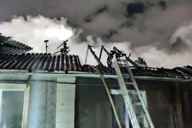 Новини Хмельницького - фото з У Дубовому вночі горів будинок (ФОТО, ВІДЕО) У Дубовому вночі горів будинок (ФОТО, ВІДЕО), фото №2 на сайті vsim.ua