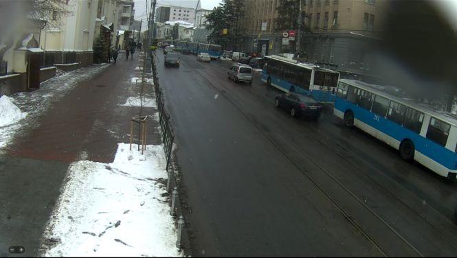 Новини Вінниці - фото з У центрі міста зупинилися тролейбуси. Утворився затор У центрі міста зупинилися тролейбуси. Утворився затор, фото №2 на сайті 20minut.ua