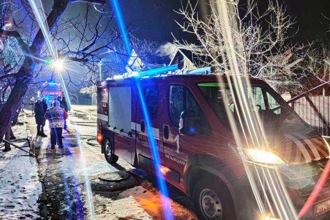 Новини Хмельницького - фото з У Дубовому вночі горів будинок (ФОТО, ВІДЕО) У Дубовому вночі горів будинок (ФОТО, ВІДЕО), фото №1 на сайті vsim.ua