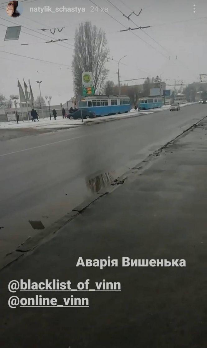 Новини Вінниці - фото з На Вишеньці у ДТП потрапив трамвай. Громадський транспорт не курсує На Вишеньці у ДТП потрапив трамвай. Громадський транспорт не курсує, фото №1 на сайті 20minut.ua