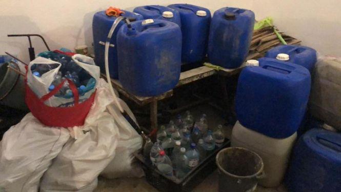 На хмельницькому ринку продавали фальсифікат під виглядом віскі та коньяку (ФОТО), фото №1 на сайті vsim.ua